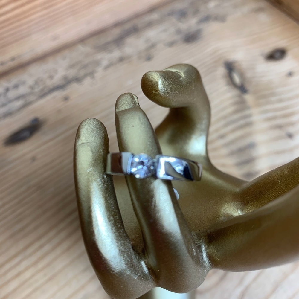 CUTE CZ RING SET IN SILVER TONE BAND